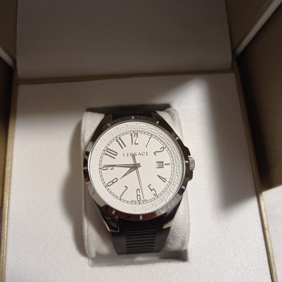 Versace V-Man Rubber strap - Picture 7 of 8